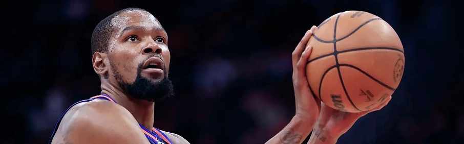 Кевин Дюрант готовится к броску в матче НБА — аналитика от 1xBet