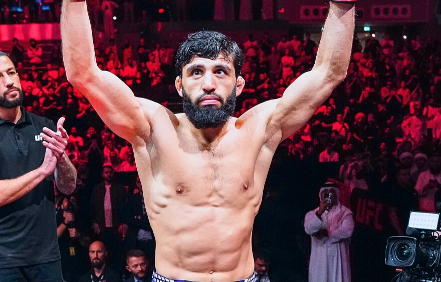 Царукян победил Хукера и вновь заявил о себе как претендент на титул