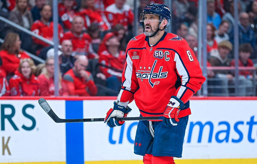 Капитан «Вашингтон Кэпиталз» Александр Овечкин продолжает переписывать историю НХЛ.