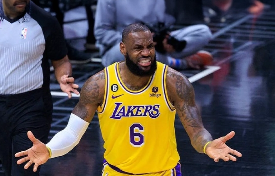 «Лейкерс» готовы обсуждать обмен Леброна Джеймса с «Кливлендом»